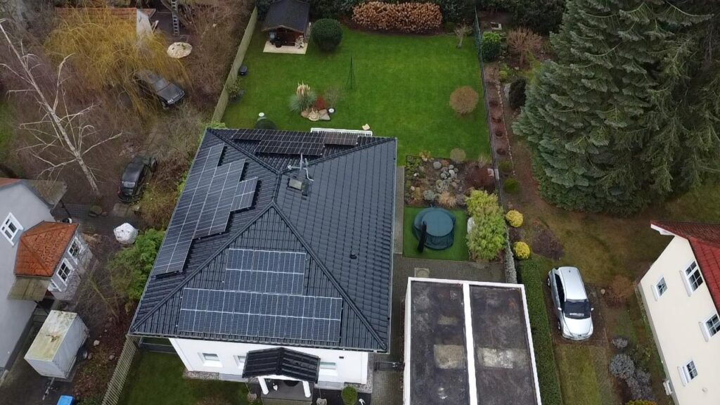 PV Drohnenbild weit oben
