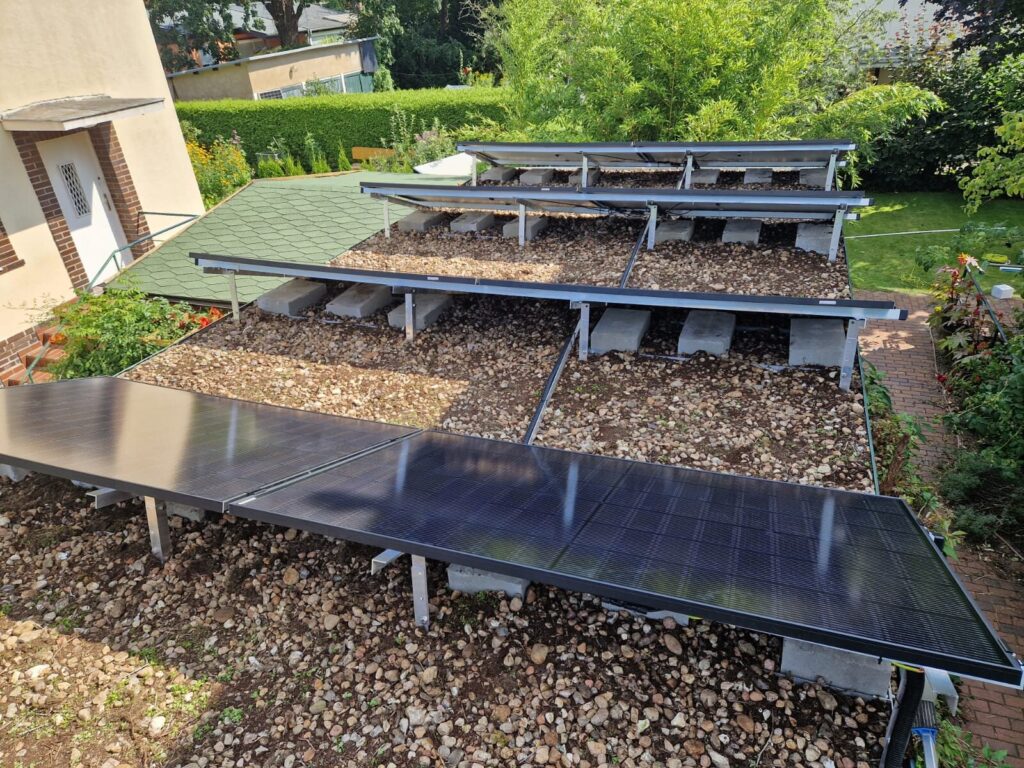 Fertige Anlage von hinten mit etwas Schatten